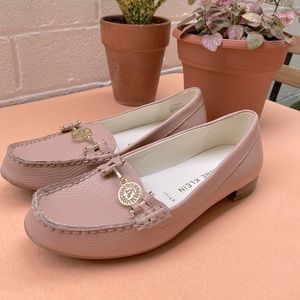 Anne Klein Crocodile Loafers Size 6 NEW